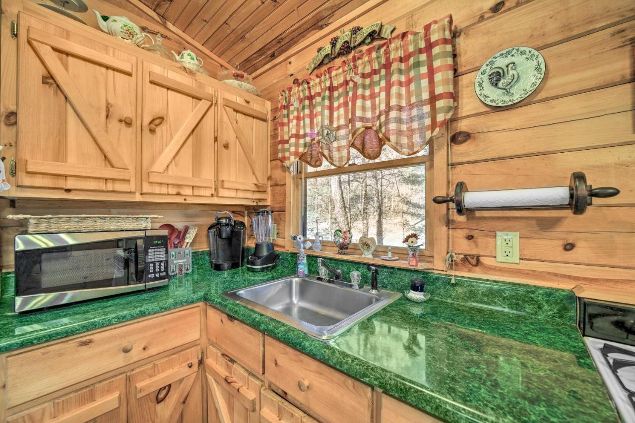 Franklin Cabin With Porch Near Hiking And Waterfalls! Exterior photo