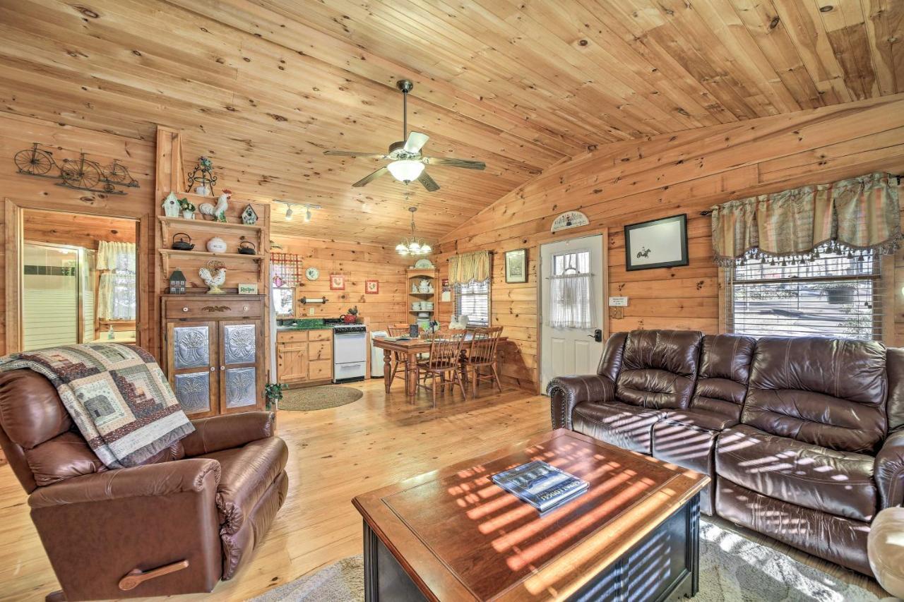 Franklin Cabin With Porch Near Hiking And Waterfalls! Exterior photo