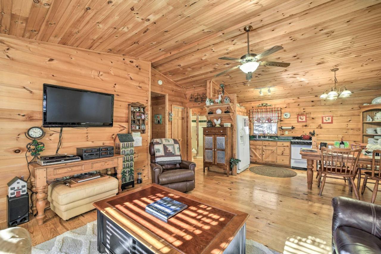 Franklin Cabin With Porch Near Hiking And Waterfalls! Exterior photo