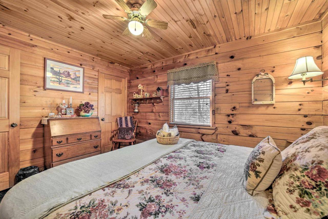 Franklin Cabin With Porch Near Hiking And Waterfalls! Exterior photo