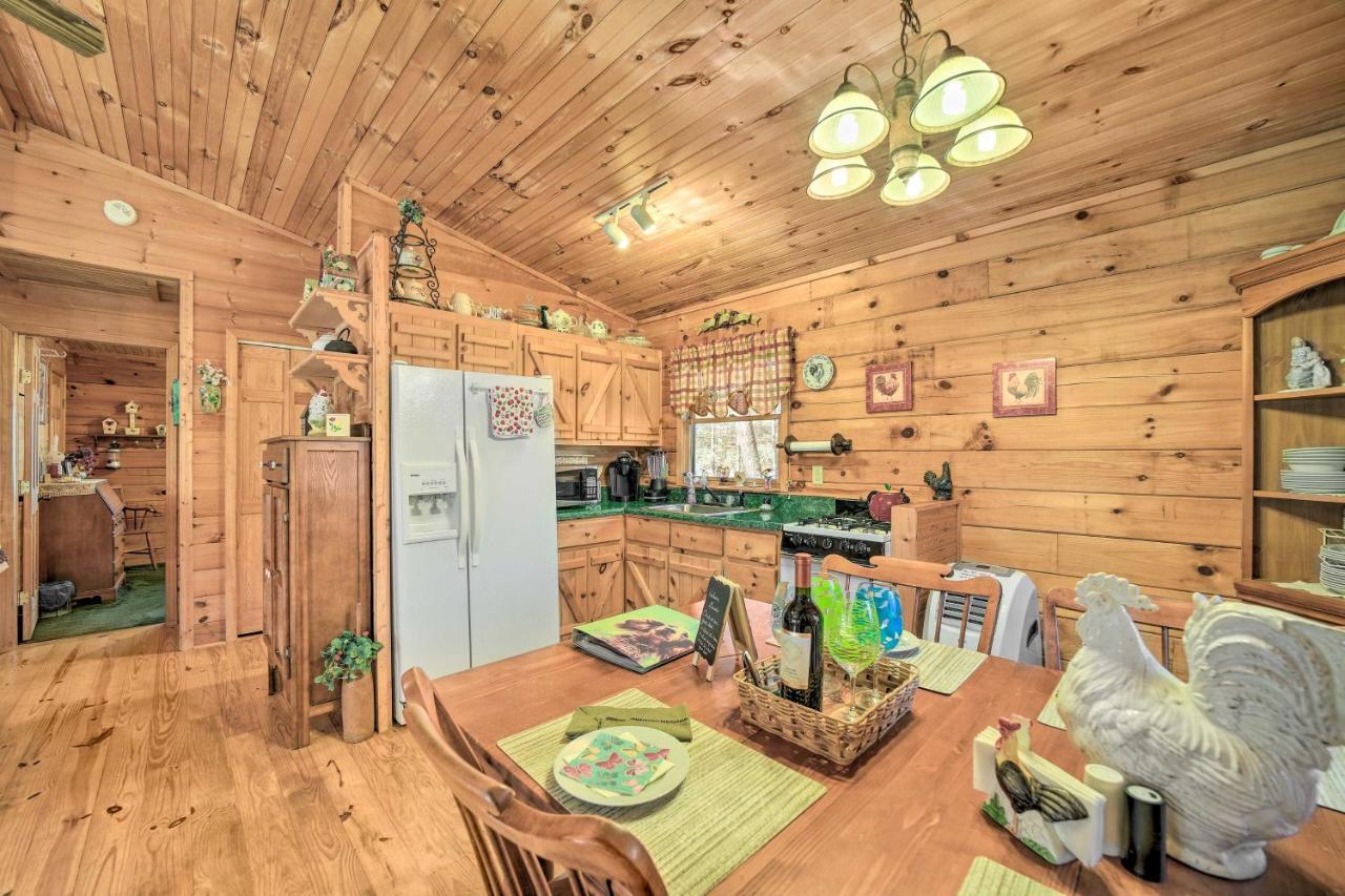 Franklin Cabin With Porch Near Hiking And Waterfalls! Exterior photo