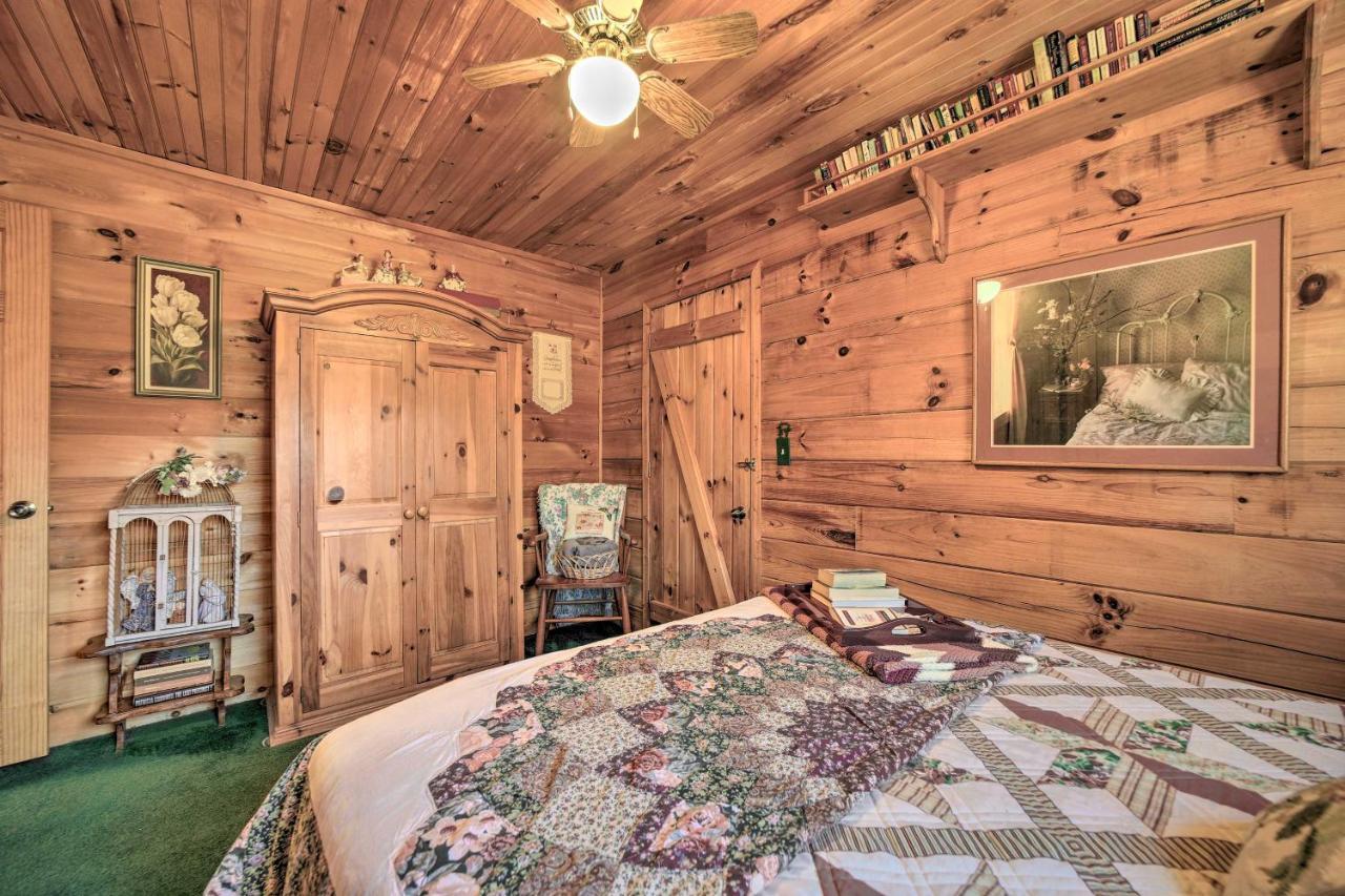 Franklin Cabin With Porch Near Hiking And Waterfalls! Exterior photo